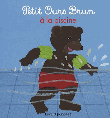 Petit Ours Brun à la piscine